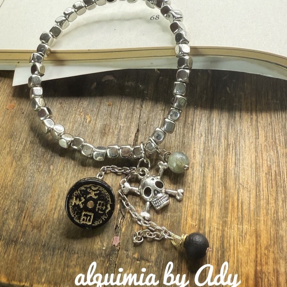 Labradorite beaded char adorned skull bracelet - Picture 2 of 2